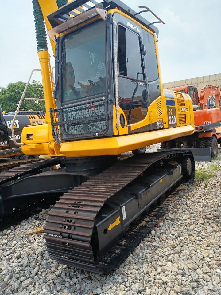 Excavadora de cadenas KOMATSU PC 220-8: foto 9