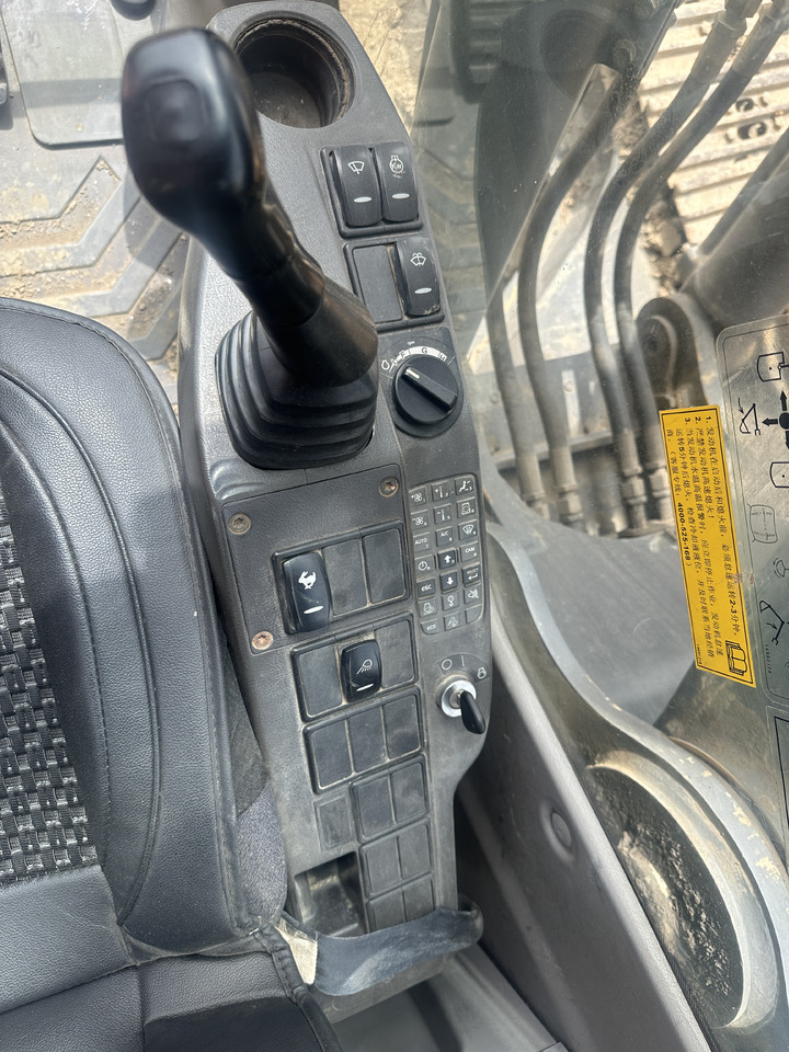 Excavadora de cadenas VOLVO EC220D: foto 9