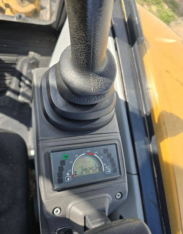 Caterpillar - Miniexcavadora: foto 4 Caterpillar - Miniexcavadora: foto 4