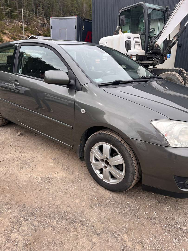 2004 Toyota Corolla 2-dørs - Coche: foto 2 2004 Toyota Corolla 2-dørs - Coche: foto 2
