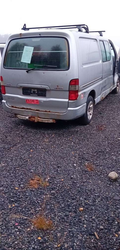 Coche 2008 Toyota Hiace 4WD og 2007 Toyota Hiace selges samlet: foto 16