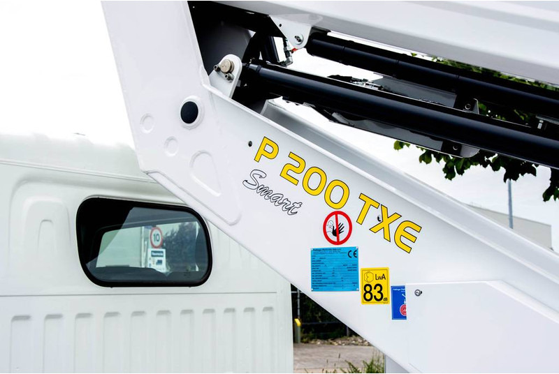 Camión con plataforma elevadora Palfinger P 200 T X E: foto 15