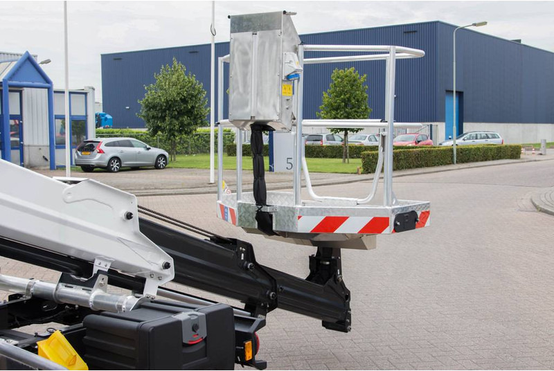 Camión con plataforma elevadora Palfinger P 200 T X E: foto 13