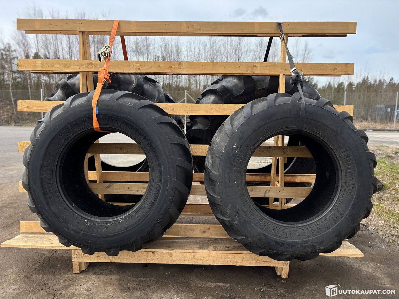 ALLIANCE puncture-protected 600/65-34 (2 pcs) and TRELLEBORG 600/55-26.5 (2 pcs) tyres., Ylivieska - Neumático para Maquinaria de construcción: foto 2 ALLIANCE puncture-protected 600/65-34 (2 pcs) and TRELLEBORG 600/55-26.5 (2 pcs) tyres., Ylivieska - Neumático para Maquinaria de construcción: foto 2