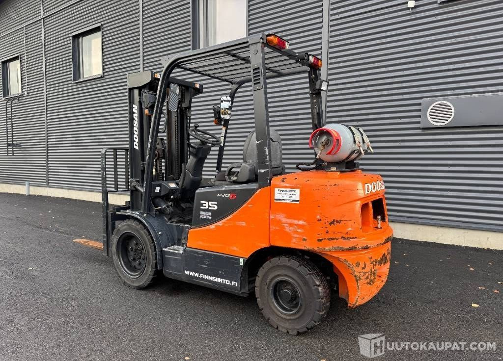 Doosan G 35 C-5, 2009, 3 870 h Kaasutrukki, Lieto - Carretilla elevadora de gas: foto 5 Doosan G 35 C-5, 2009, 3 870 h Kaasutrukki, Lieto - Carretilla elevadora de gas: foto 5