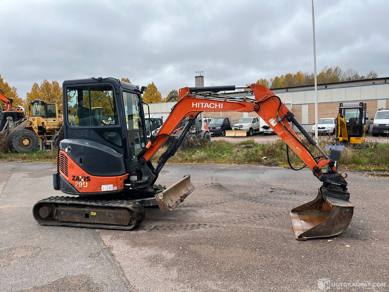 Hitachi Zaxis 29U, kaivinkone kallistajalla ja tyvitaitolla, 2014, Kouvola - Miniexcavadora: foto 5 Hitachi Zaxis 29U, kaivinkone kallistajalla ja tyvitaitolla, 2014, Kouvola - Miniexcavadora: foto 5