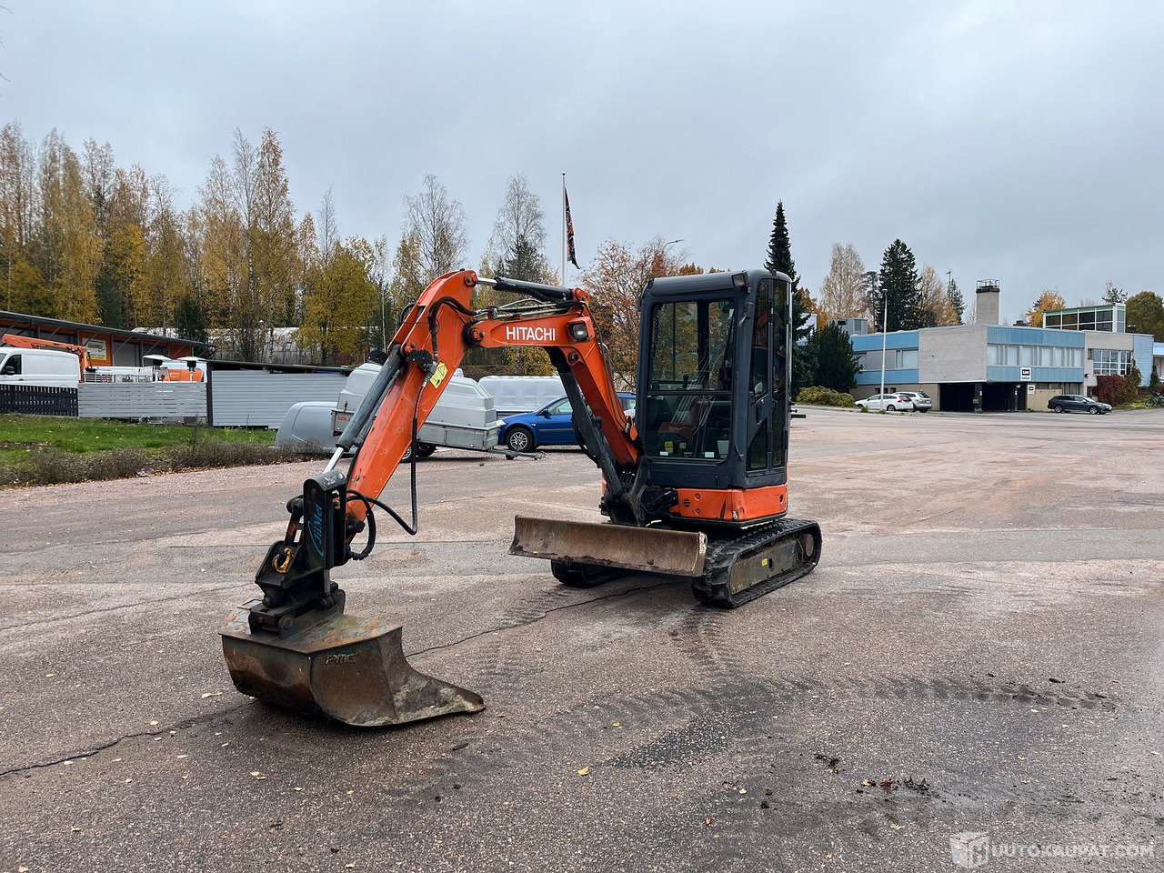 Hitachi Zaxis 29U, kaivinkone kallistajalla ja tyvitaitolla, 2014, Kouvola - Miniexcavadora: foto 2 Hitachi Zaxis 29U, kaivinkone kallistajalla ja tyvitaitolla, 2014, Kouvola - Miniexcavadora: foto 2