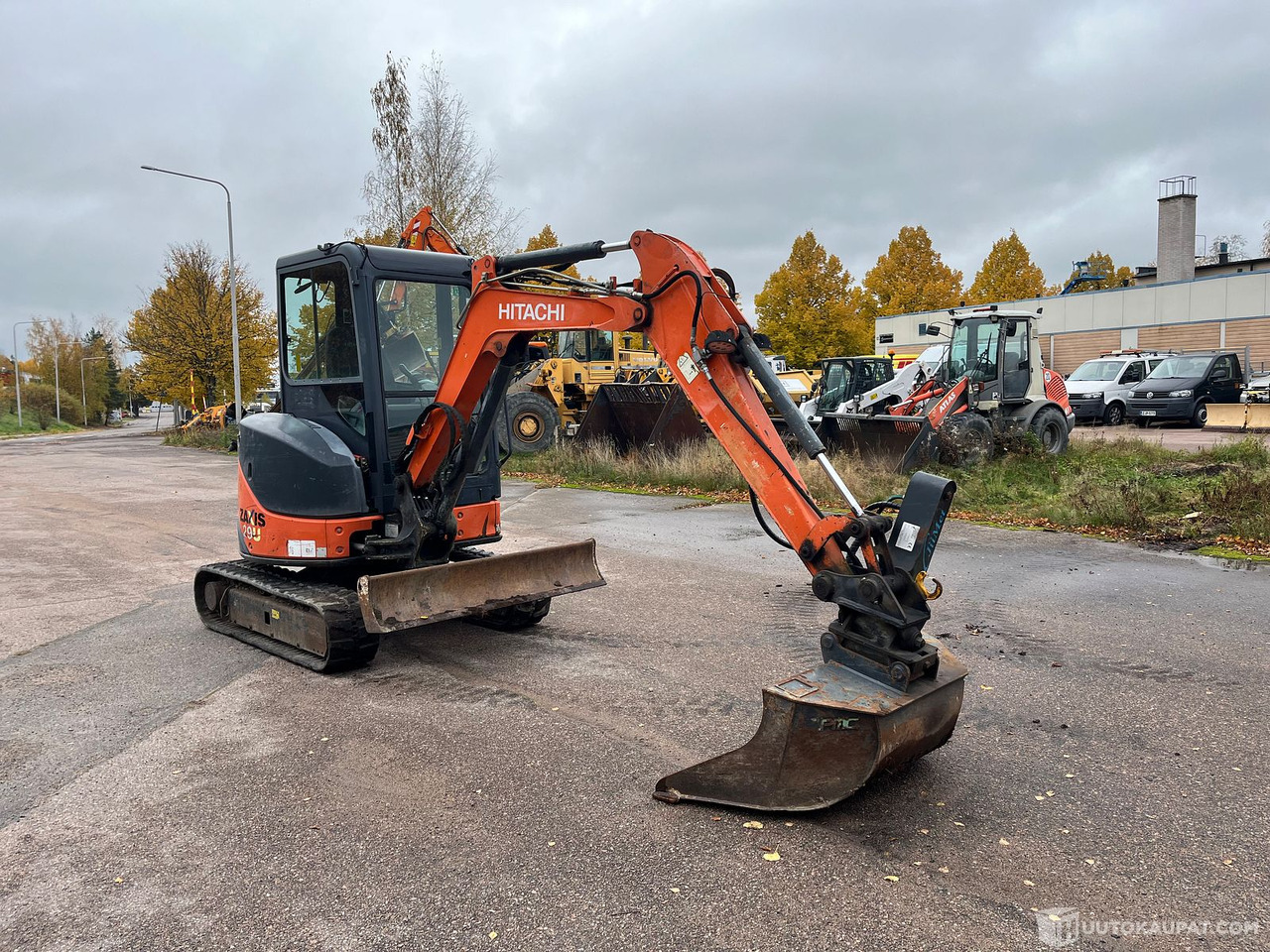 Hitachi Zaxis 29U, kaivinkone kallistajalla ja tyvitaitolla, 2014, Kouvola - Miniexcavadora: foto 4 Hitachi Zaxis 29U, kaivinkone kallistajalla ja tyvitaitolla, 2014, Kouvola - Miniexcavadora: foto 4