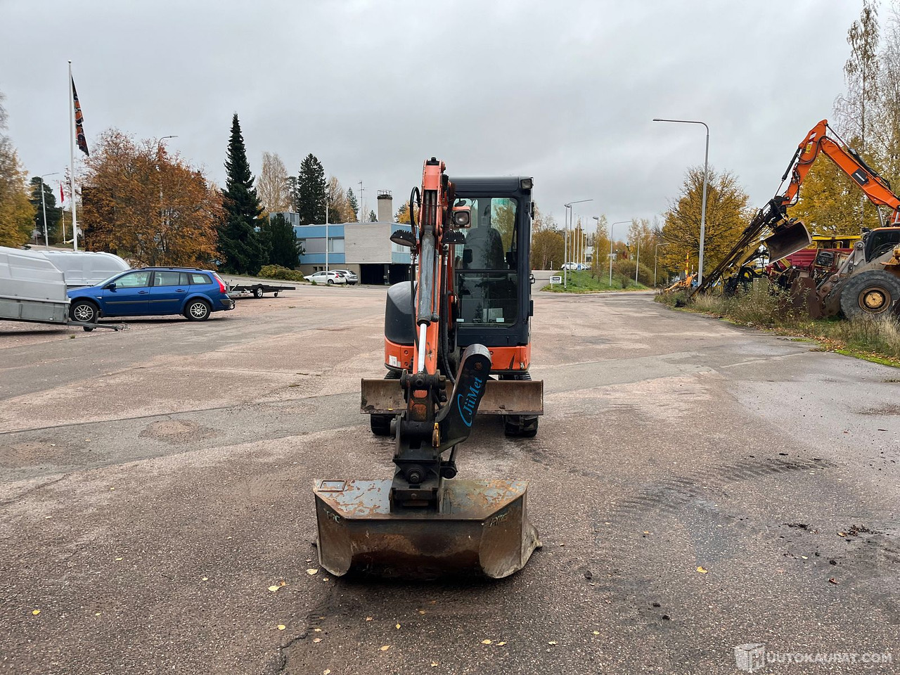 Hitachi Zaxis 29U, kaivinkone kallistajalla ja tyvitaitolla, 2014, Kouvola - Miniexcavadora: foto 3 Hitachi Zaxis 29U, kaivinkone kallistajalla ja tyvitaitolla, 2014, Kouvola - Miniexcavadora: foto 3