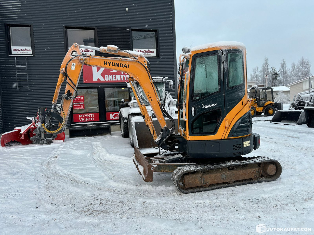Hyundai HL76 ROBEX27 2.7-tonne mini excavator, 2016, Oulu - Miniexcavadora: foto 1 Hyundai HL76 ROBEX27 2.7-tonne mini excavator, 2016, Oulu - Miniexcavadora: foto 1