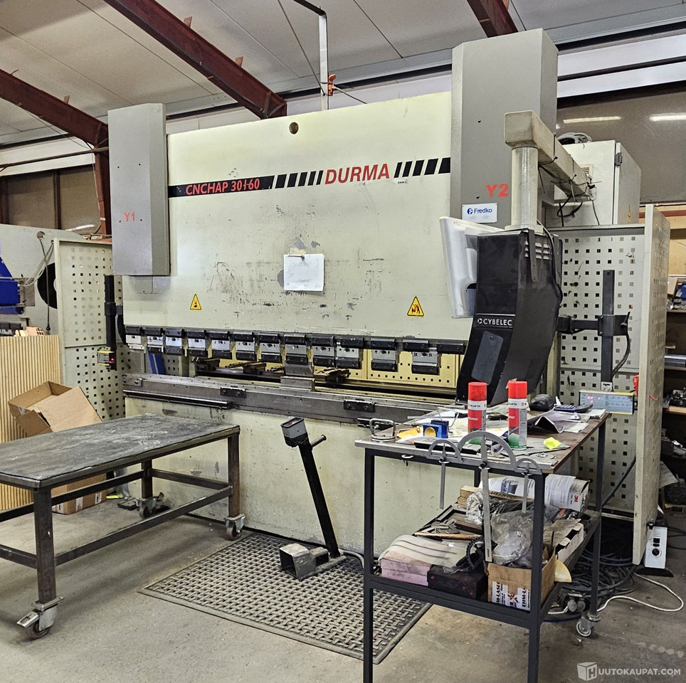 Durma CNC HAP 30160, 2004, Hämeenlinna - Maquinaria de construcción: foto 2 Durma CNC HAP 30160, 2004, Hämeenlinna - Maquinaria de construcción: foto 2