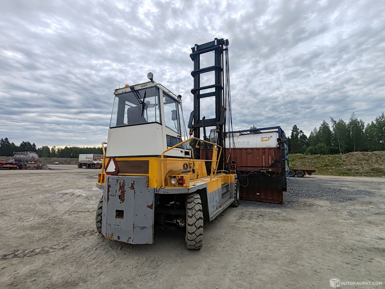 Valmet TD5ECR kontinkäsittelytrukki, 1993, Huittinen - Maquinaria de construcción: foto 4 Valmet TD5ECR kontinkäsittelytrukki, 1993, Huittinen - Maquinaria de construcción: foto 4