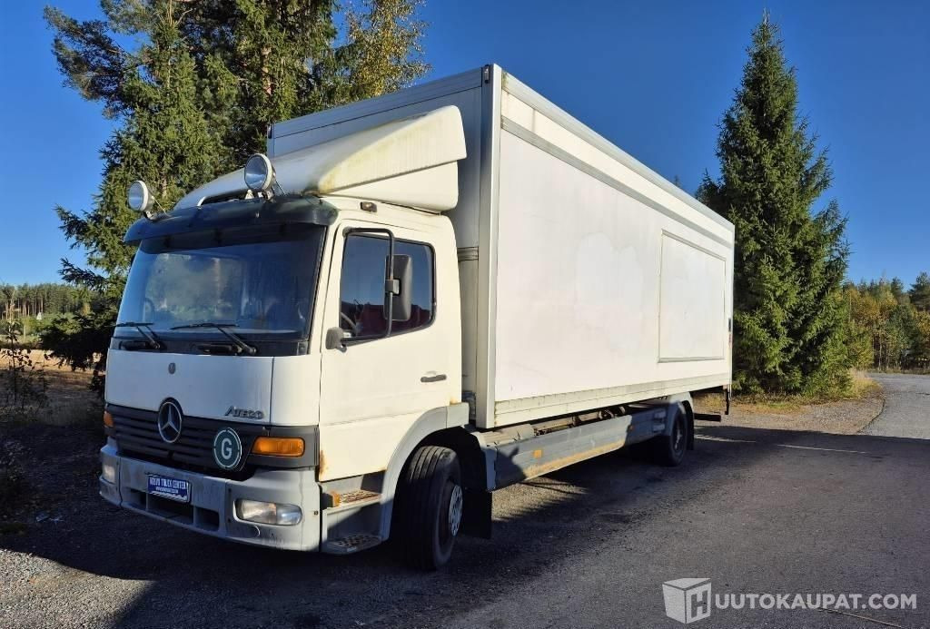 Mercedes-Benz Atego 1223 umpikori+pl nostin, 2003, 323 000 km, Forssa - Camión caja cerrada: foto 1 Mercedes-Benz Atego 1223 umpikori+pl nostin, 2003, 323 000 km, Forssa - Camión caja cerrada: foto 1