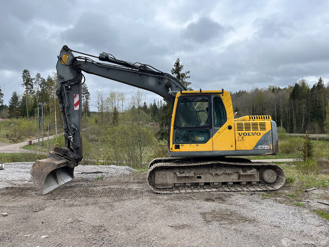 Volvo EC140B, kaivinkone, lähes uudet telat, 2002, Vihti - Excavadora de cadenas: foto 1 Volvo EC140B, kaivinkone, lähes uudet telat, 2002, Vihti - Excavadora de cadenas: foto 1
