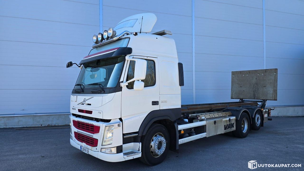 Volvo FM500 6x2 container lorry with tail lift, 2017, Tampere - Chasis camión: foto 1 Volvo FM500 6x2 container lorry with tail lift, 2017, Tampere - Chasis camión: foto 1
