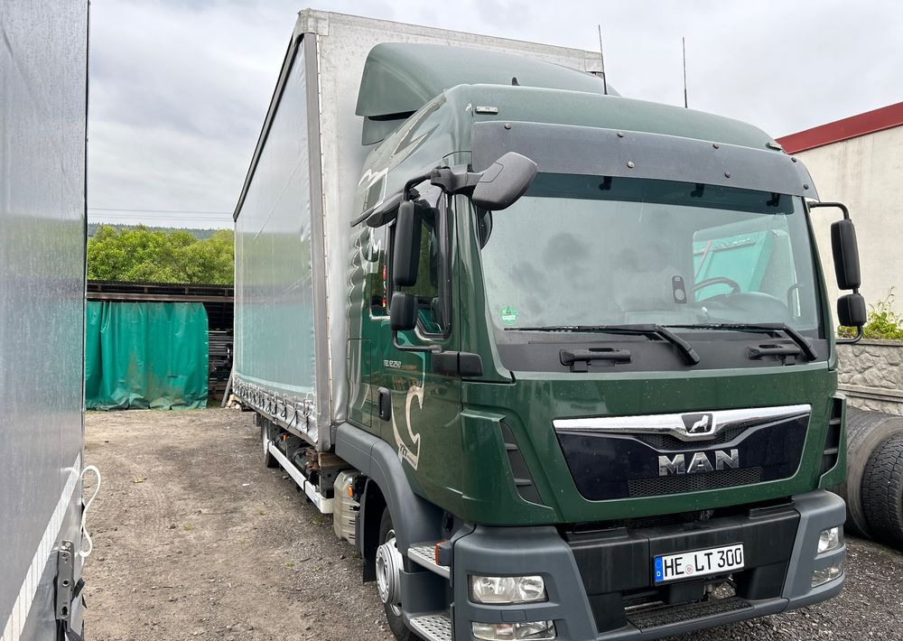 MAN TGL 12.250 GLOB UNIKAT z Niemiec BDF firanka / AUTOMAT HAK / EURO 6 / BDF 7.40 wysoki / MICHELIN 80% - Camión lona: foto 1 MAN TGL 12.250 GLOB UNIKAT z Niemiec BDF firanka / AUTOMAT HAK / EURO 6 / BDF 7.40 wysoki / MICHELIN 80% - Camión lona: foto 1