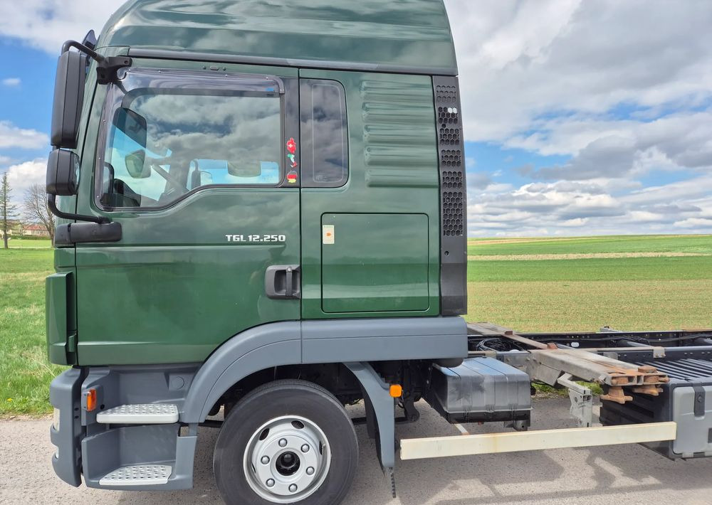 Leasing financiero de  MAN TGL 12.250 GLOB UNIKAT z Niemiec BDF firanka / AUTOMAT HAK / EURO 6 / BDF 7.40 wysoki / MICHELIN 80% leasing MAN TGL 12.250 GLOB UNIKAT z Niemiec BDF firanka / AUTOMAT HAK / EURO 6 / BDF 7.40 wysoki / MICHELIN 80%: foto 11