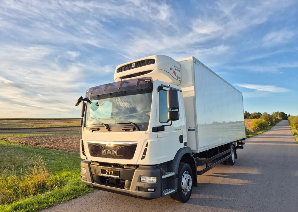 MAN TGM 15.250 7.5m winda AUTOMAT KLIMA z Niemiec EURO 6 / CHŁODNIA T-1000R THERMOKING - Frigorífico camión: foto 1 MAN TGM 15.250 7.5m winda AUTOMAT KLIMA z Niemiec EURO 6 / CHŁODNIA T-1000R THERMOKING - Frigorífico camión: foto 1