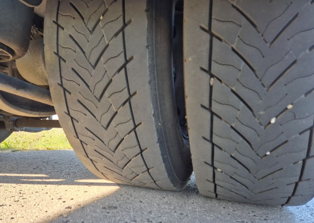 Frigorífico camión MAN TGM 18.250 Carrier 1950 D/E z Holandii / TOP STAN / 7.5m / 18 palet / winda + drzwi boczne / OKAZJA: foto 18 Frigorífico camión MAN TGM 18.250 Carrier 1950 D/E z Holandii / TOP STAN / 7.5m / 18 palet / winda + drzwi boczne / OKAZJA: foto 18