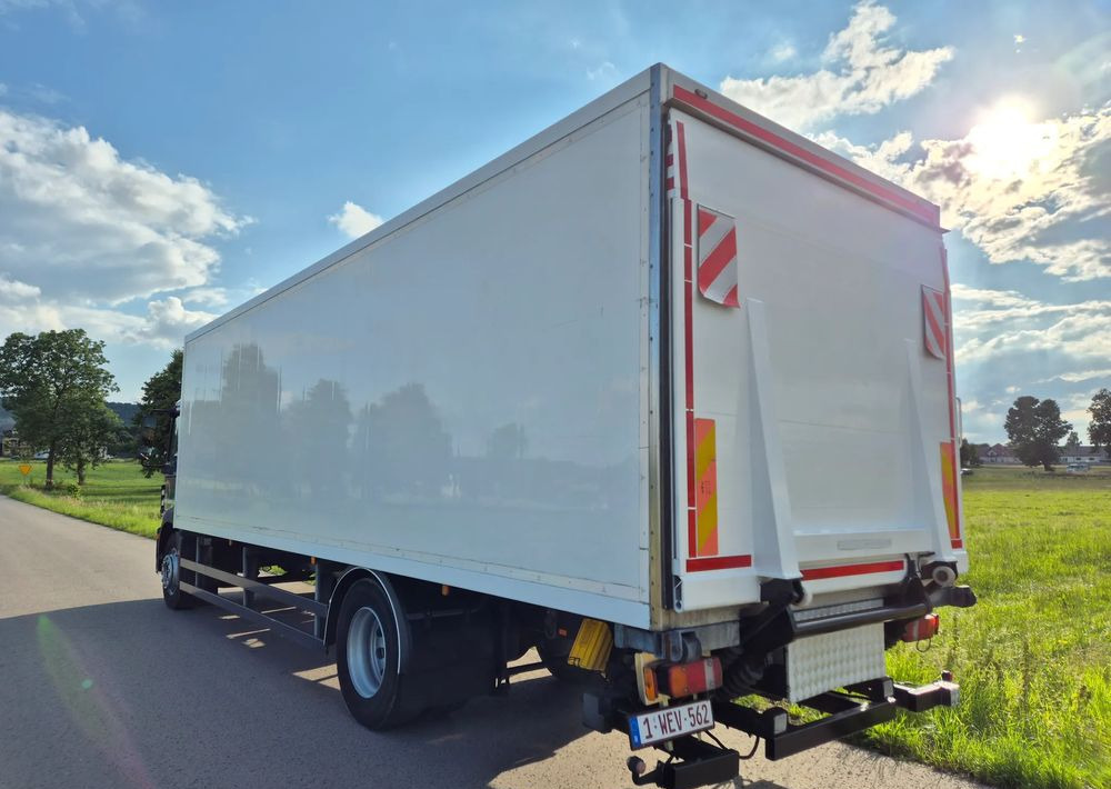 MAN TGM 18.250 Carrier 1950 D/E z Holandii / TOP STAN / 7.5m / 18 palet / winda + drzwi boczne / OKAZJA - Frigorífico camión: foto 4 MAN TGM 18.250 Carrier 1950 D/E z Holandii / TOP STAN / 7.5m / 18 palet / winda + drzwi boczne / OKAZJA - Frigorífico camión: foto 4
