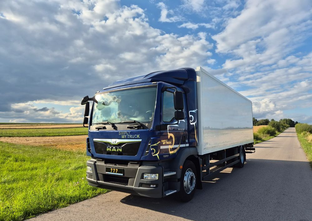 MAN TGM 18.250 Carrier 1950 D/E z Holandii / TOP STAN / 7.5m / 18 palet / winda + drzwi boczne / OKAZJA - Frigorífico camión: foto 1 MAN TGM 18.250 Carrier 1950 D/E z Holandii / TOP STAN / 7.5m / 18 palet / winda + drzwi boczne / OKAZJA - Frigorífico camión: foto 1