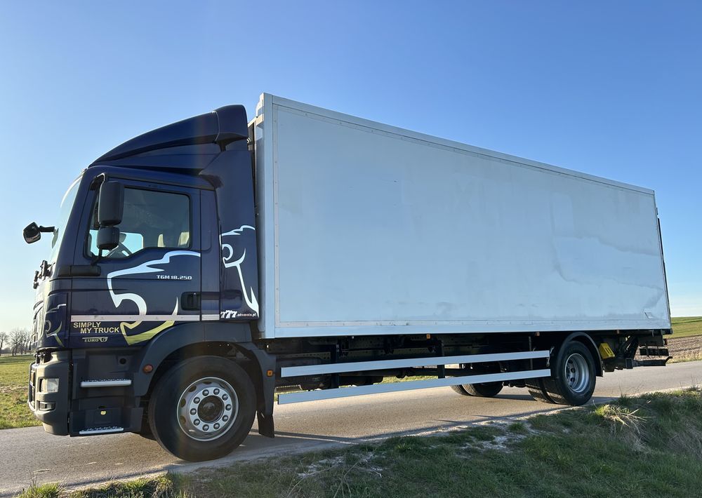 MAN TGM 18.250 Carrier 1950 D/E z Holandii / TOP STAN / 7.5m / 18 palet / winda + drzwi boczne / OKAZJA - Frigorífico camión: foto 5 MAN TGM 18.250 Carrier 1950 D/E z Holandii / TOP STAN / 7.5m / 18 palet / winda + drzwi boczne / OKAZJA - Frigorífico camión: foto 5
