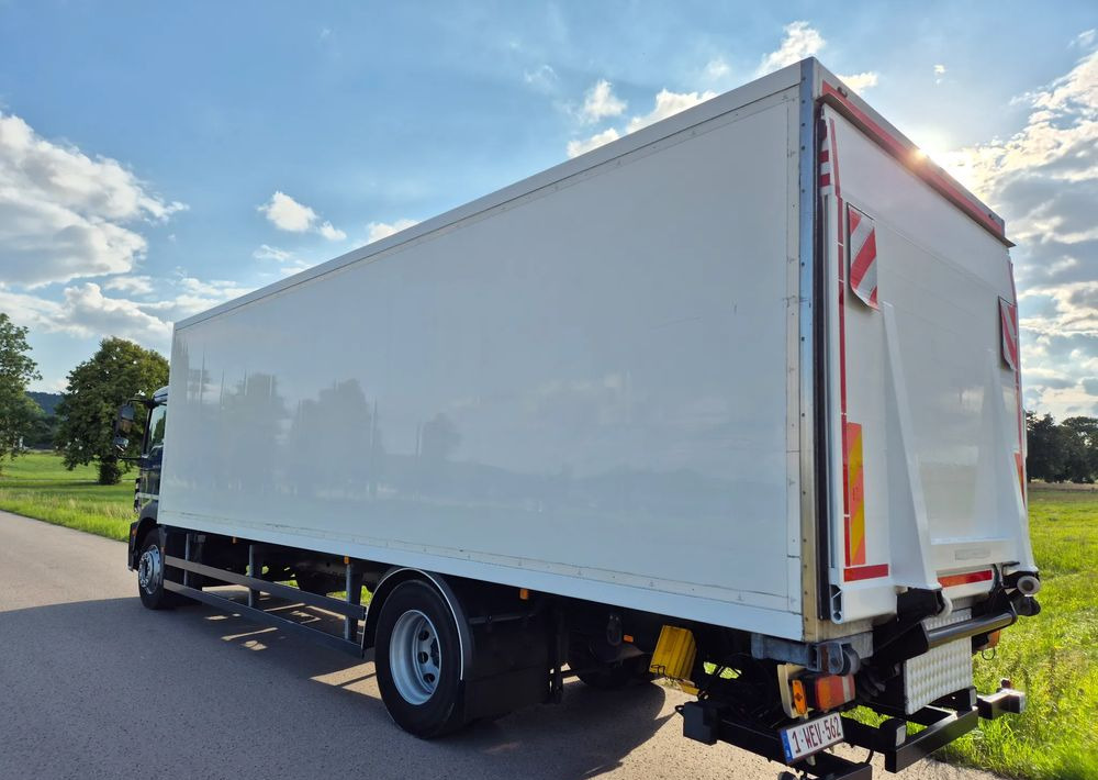 MAN TGM 18.250 Carrier 1950 D/E z Holandii / TOP STAN / 7.5m / 18 palet / winda + drzwi boczne / OKAZJA - Frigorífico camión: foto 5 MAN TGM 18.250 Carrier 1950 D/E z Holandii / TOP STAN / 7.5m / 18 palet / winda + drzwi boczne / OKAZJA - Frigorífico camión: foto 5