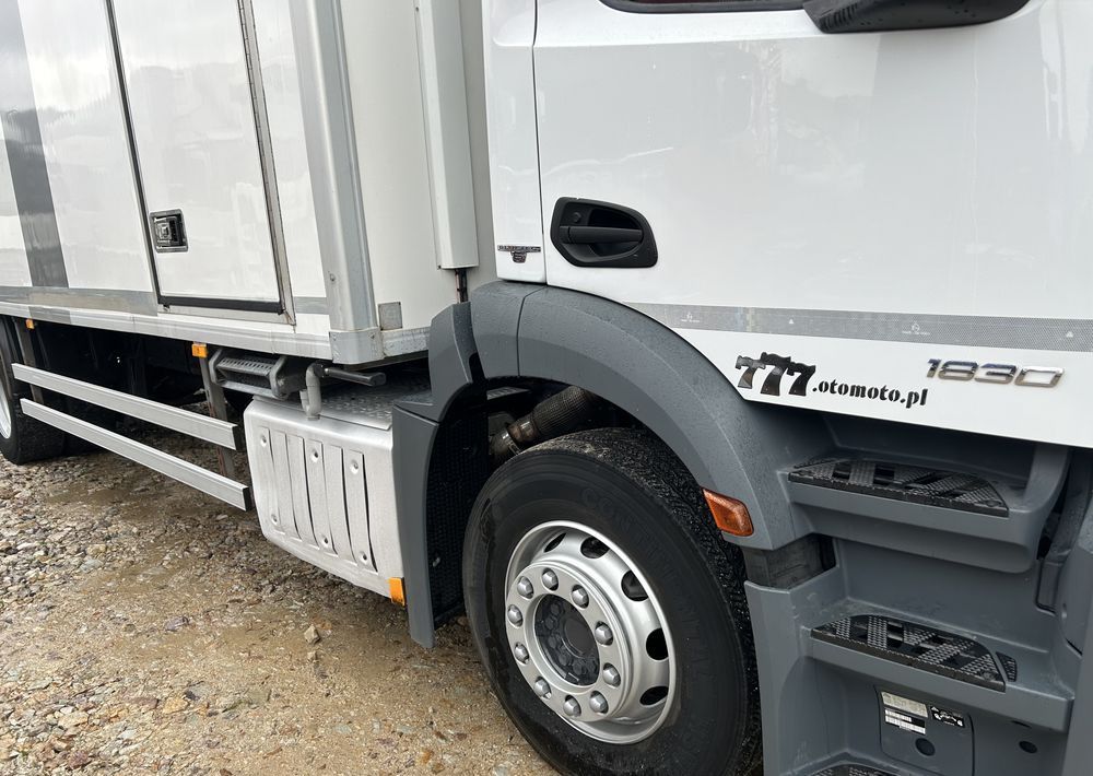Mercedes-Benz Antos 1824 CARRIER SUPRA 1150 DRZWI + winda i drzwi boczne opony 100% Good Year / 7.7m / z Holandii / KLIMA LEKKI / Axor man Tgm T1000-R THERMO King - Frigorífico camión: foto 5 Mercedes-Benz Antos 1824 CARRIER SUPRA 1150 DRZWI + winda i drzwi boczne opony 100% Good Year / 7.7m / z Holandii / KLIMA LEKKI / Axor man Tgm T1000-R THERMO King - Frigorífico camión: foto 5