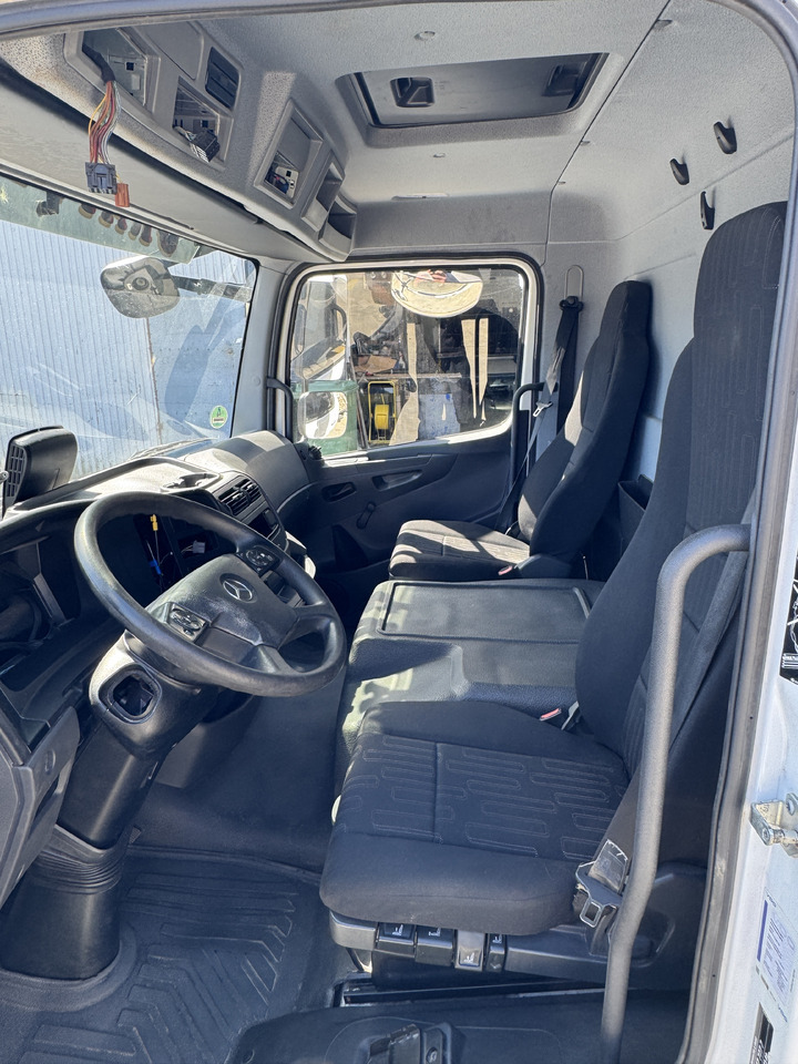 Cabina Mercedes Atego III: foto 10