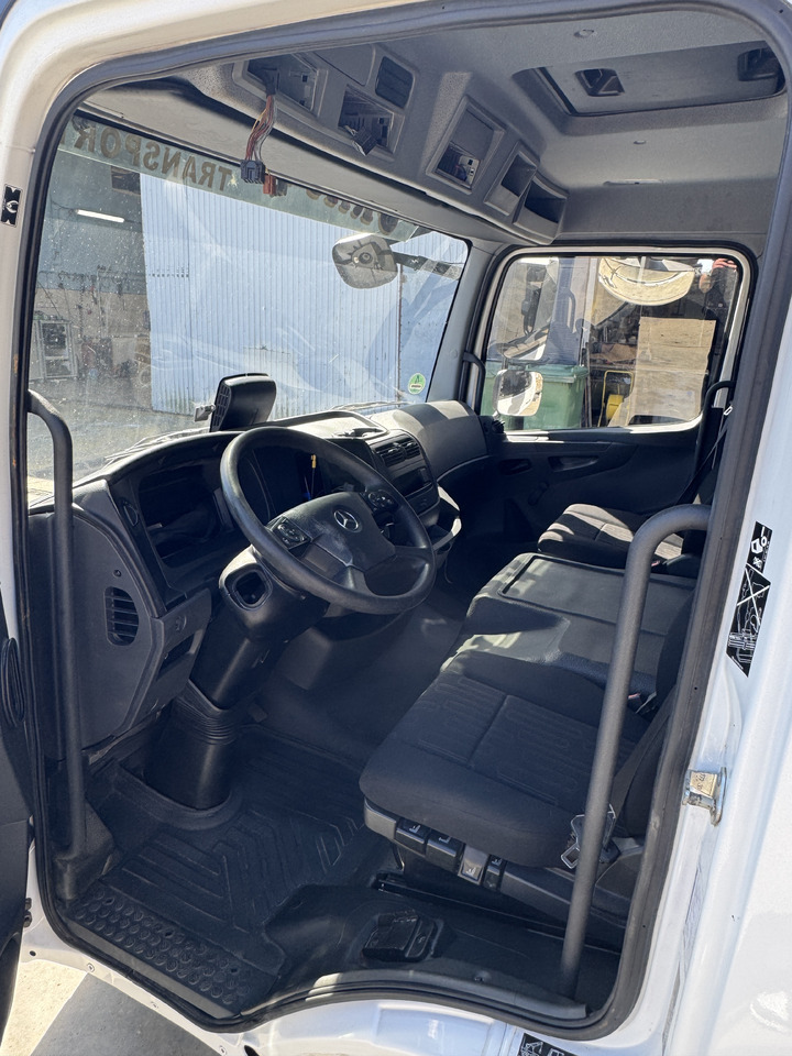 Cabina Mercedes Atego III: foto 9