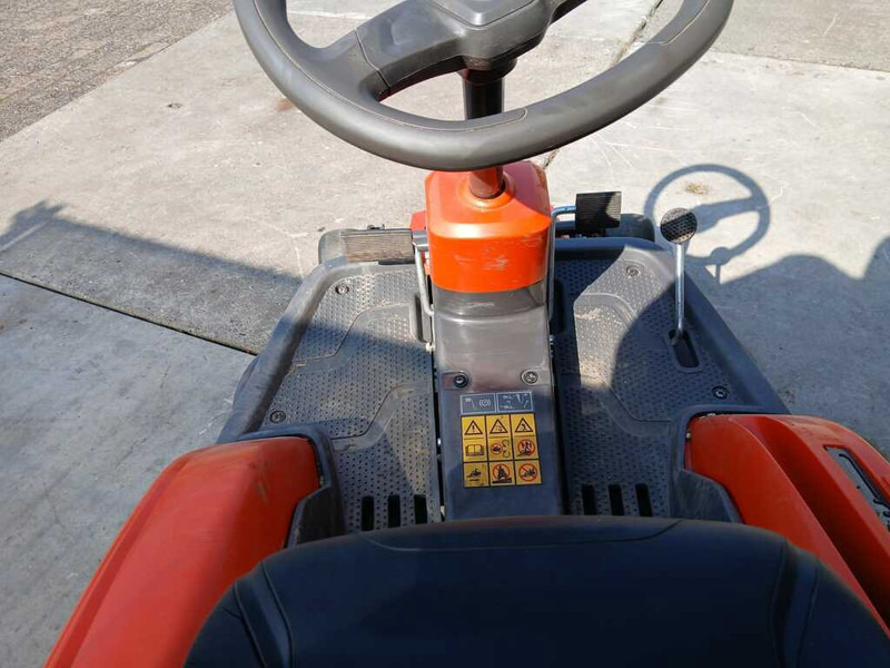 Husqvarna R 214C - Cortacésped: foto 4 Husqvarna R 214C - Cortacésped: foto 4