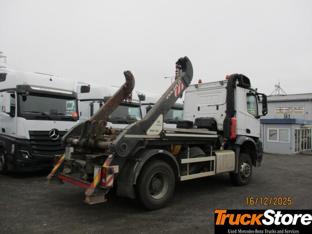 Mercedes-Benz Arocs 1845 A - Portacontenedor de cadenas camión: foto 3 Mercedes-Benz Arocs 1845 A - Portacontenedor de cadenas camión: foto 3