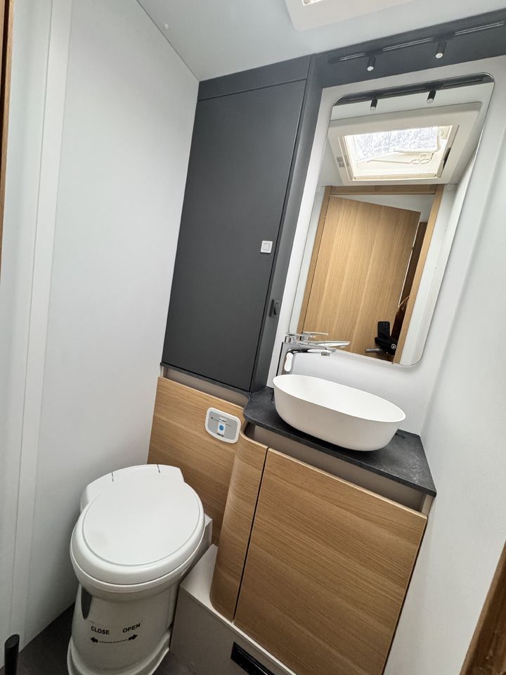 Autocaravana Adria Matrix M 670 SL: foto 15 Autocaravana Adria Matrix M 670 SL: foto 15