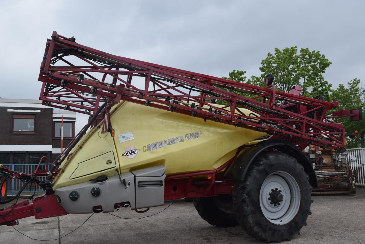 Hardi Commander 6600 i - Pulverizador arrastrado: foto 1 Hardi Commander 6600 i - Pulverizador arrastrado: foto 1