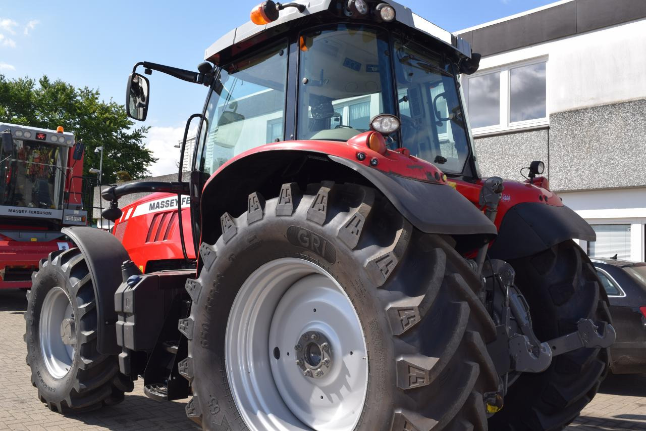 Massey Ferguson MF 7715 Dyna-6 - Tractor: foto 4 Massey Ferguson MF 7715 Dyna-6 - Tractor: foto 4