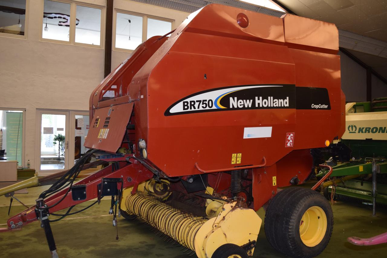 New Holland BR 750 CropCutter - Rotoempacadora: foto 2 New Holland BR 750 CropCutter - Rotoempacadora: foto 2