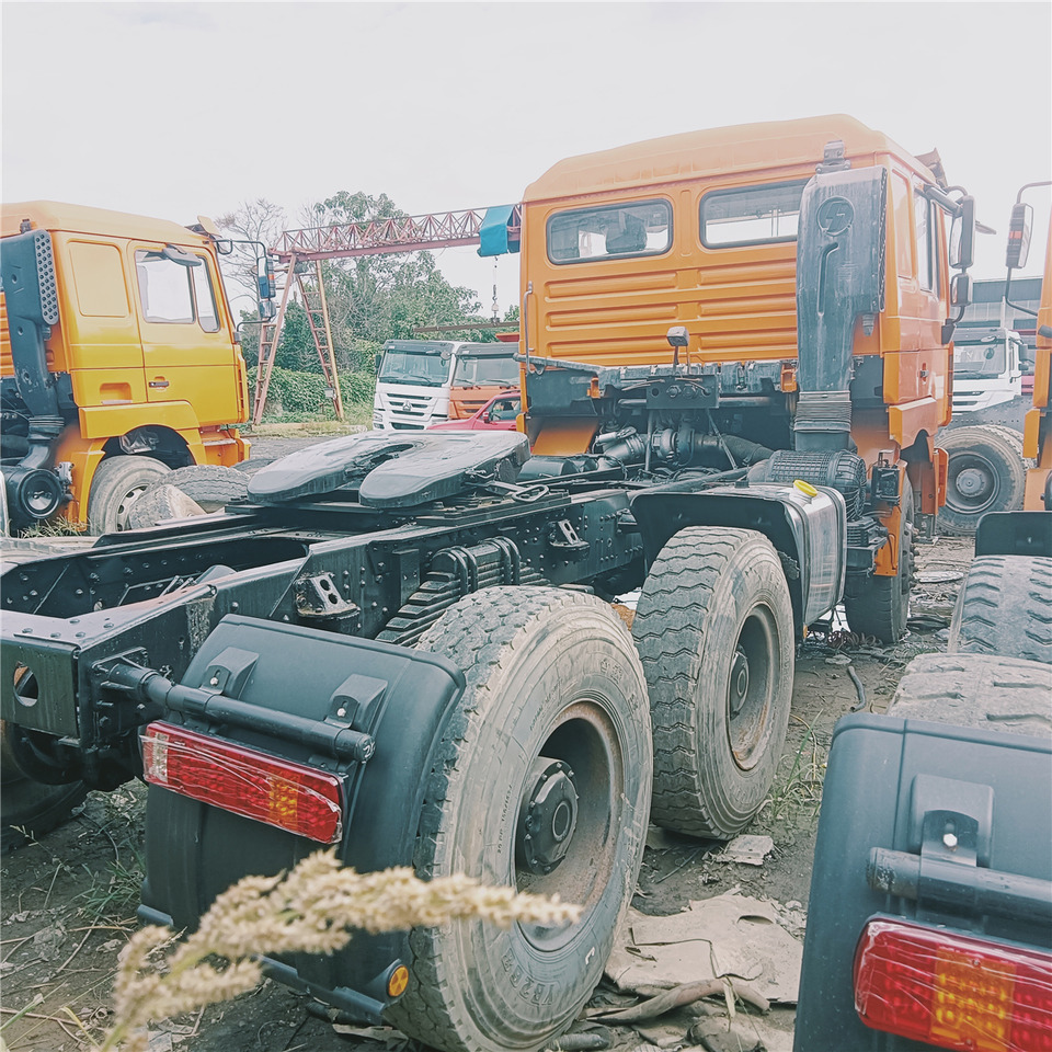 SHACMAN F3000 trailer head - Cabeza tractora: foto 3 SHACMAN F3000 trailer head - Cabeza tractora: foto 3
