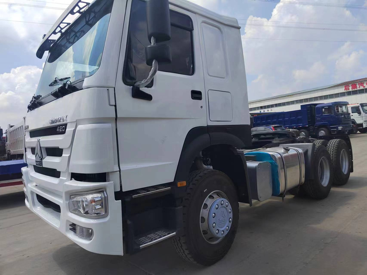 SINOTRUK HOWO trailer head - Cabeza tractora: foto 4 SINOTRUK HOWO trailer head - Cabeza tractora: foto 4