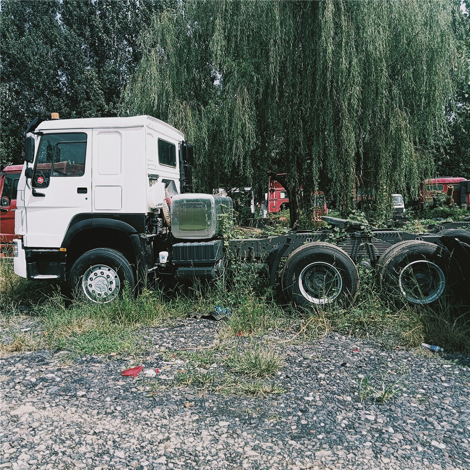 SINOTRUK HOWO trailer head - Cabeza tractora: foto 3 SINOTRUK HOWO trailer head - Cabeza tractora: foto 3