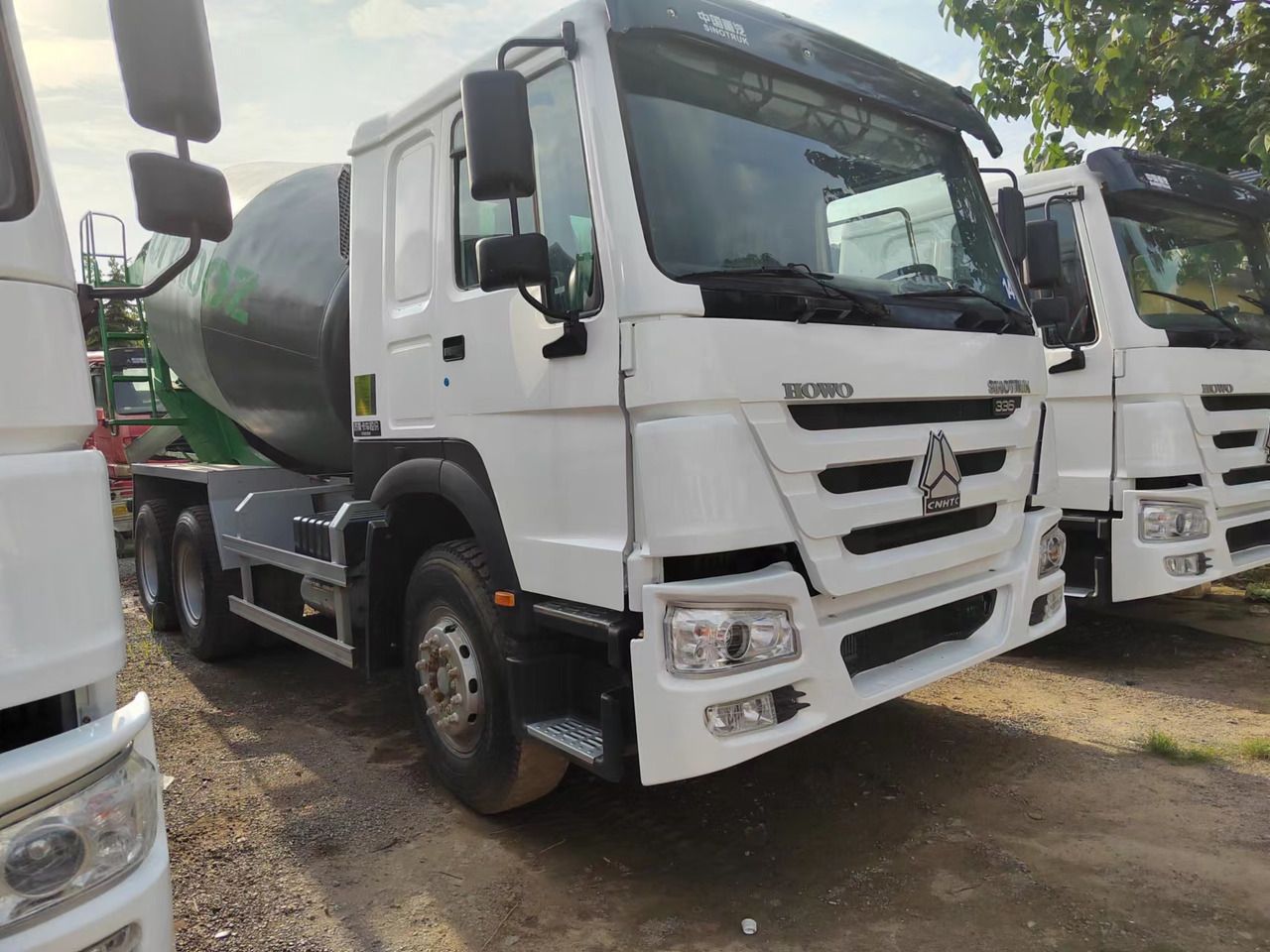 SINOTRUK HOWO Concrete Mixer Truck - Camión: foto 4 SINOTRUK HOWO Concrete Mixer Truck - Camión: foto 4