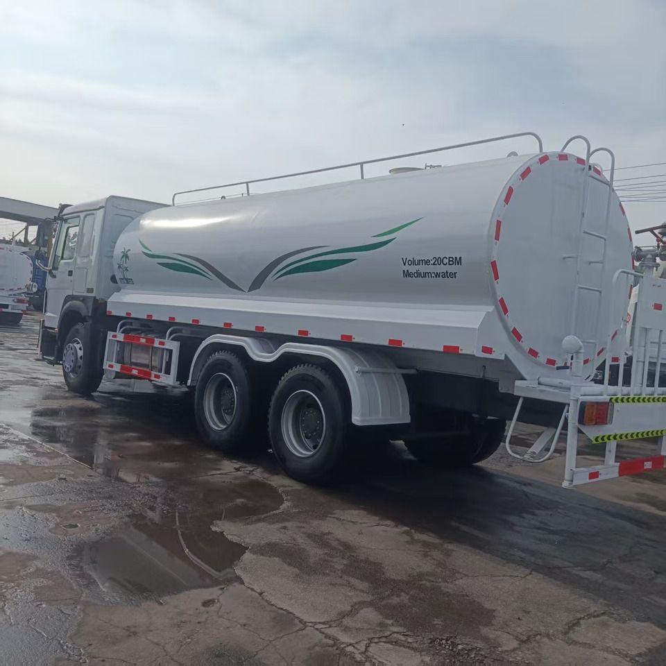 Howo 20 cubic meter sprinkler - Camión caja cerrada: foto 5 Howo 20 cubic meter sprinkler - Camión caja cerrada: foto 5