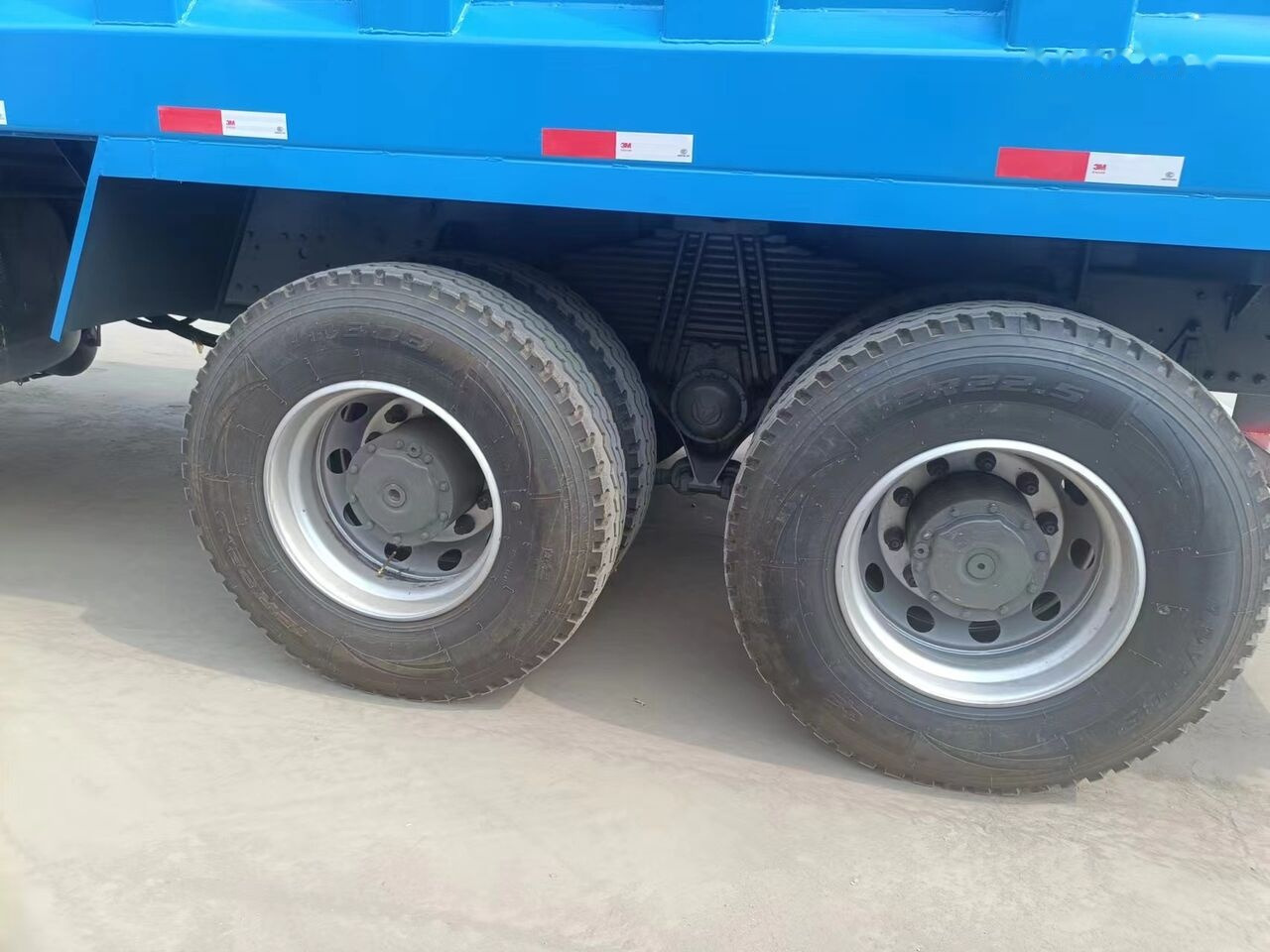 Howo 371 - Volquete camión: foto 1 Howo 371 - Volquete camión: foto 1