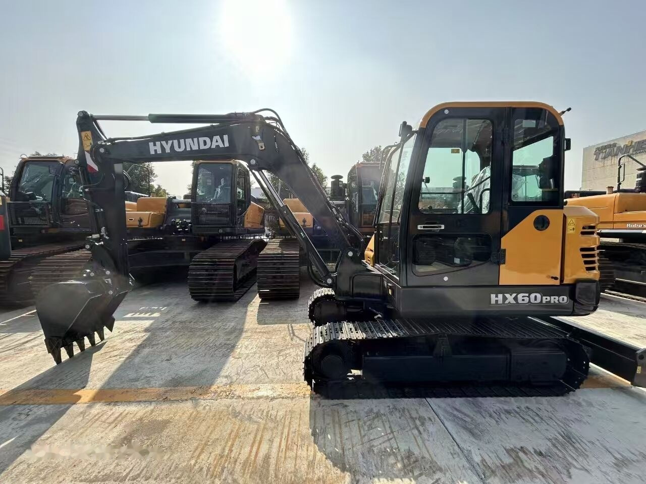 Hyundai HX60 PRO New machine - Miniexcavadora: foto 3 Hyundai HX60 PRO New machine - Miniexcavadora: foto 3
