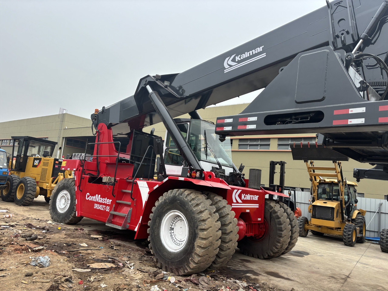 KALMAR DRS4527-S5 - Carretilla para contenedores: foto 1 KALMAR DRS4527-S5 - Carretilla para contenedores: foto 1
