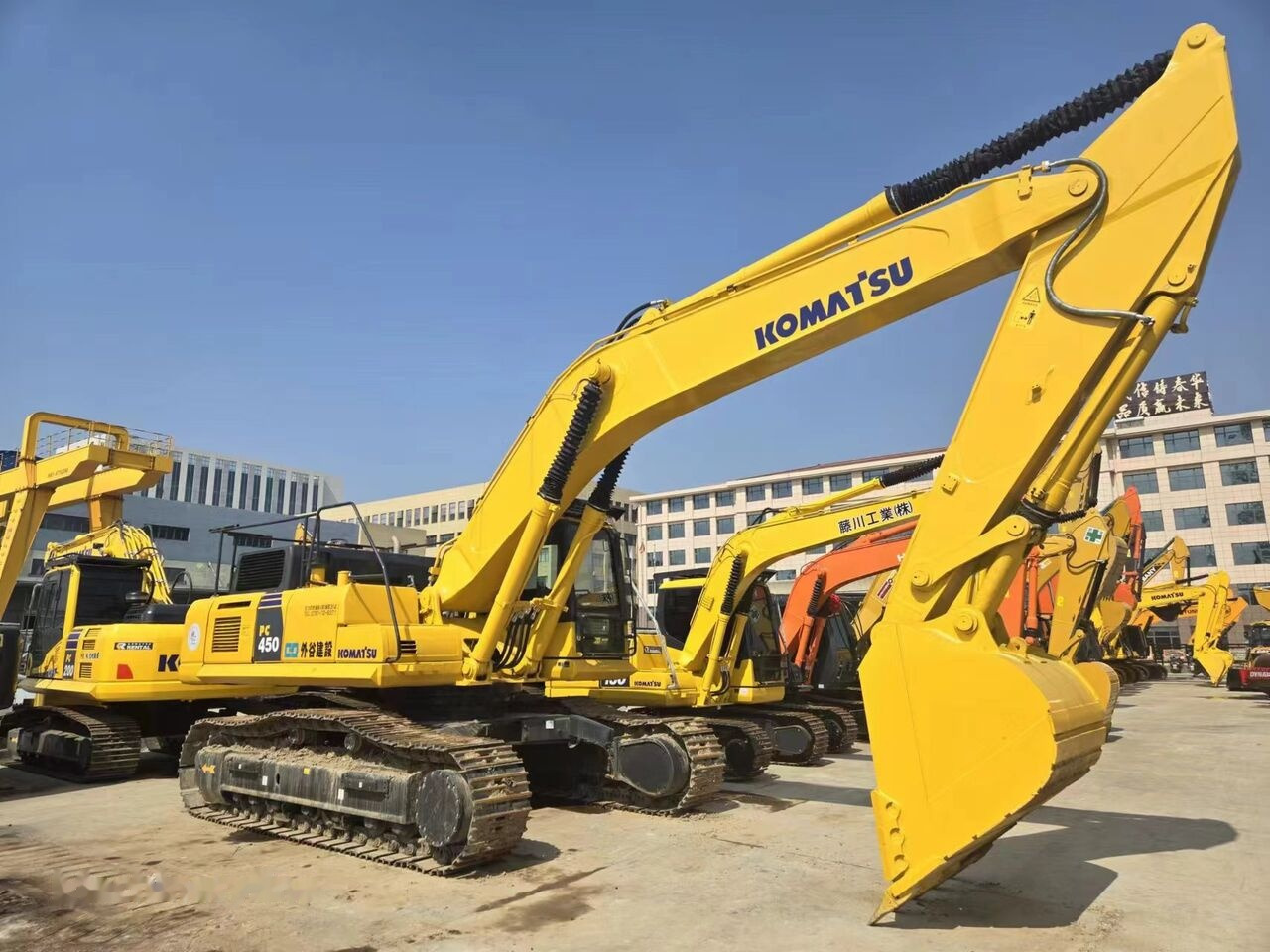 Komatsu PC450-8 - Excavadora de cadenas: foto 1 Komatsu PC450-8 - Excavadora de cadenas: foto 1