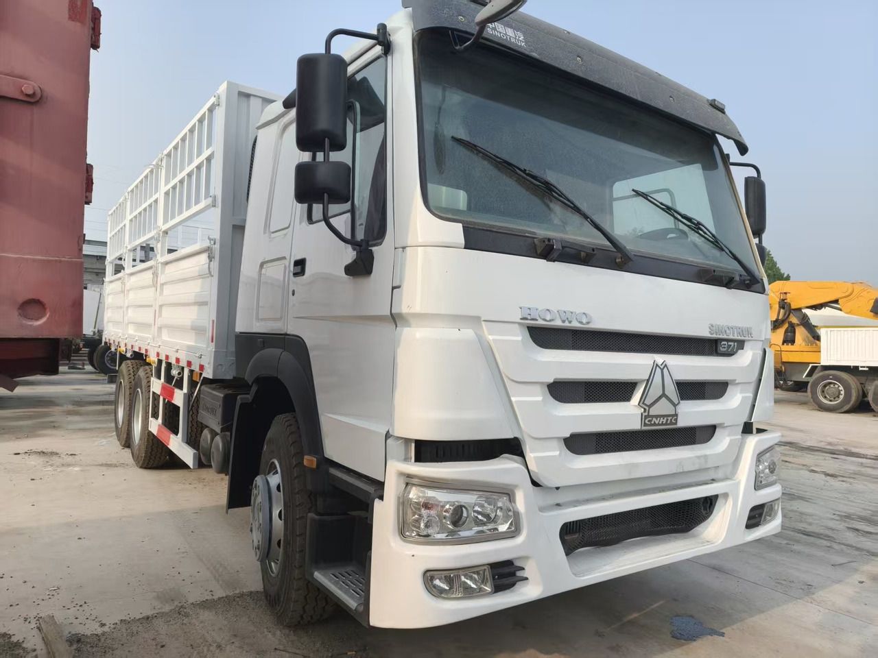 SINOTRUK HOWO 6*4 flated truck - Camión caja abierta: foto 3 SINOTRUK HOWO 6*4 flated truck - Camión caja abierta: foto 3