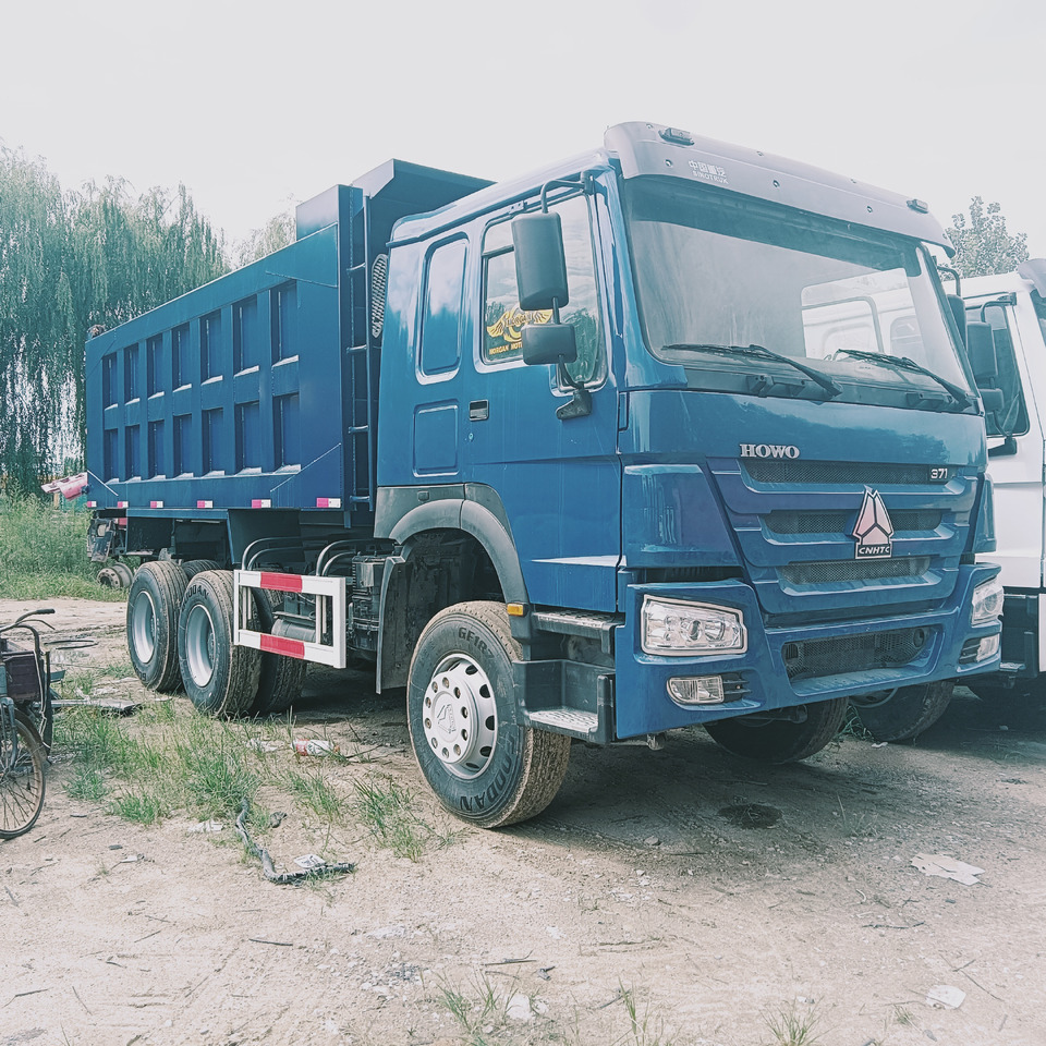 SINOTRUK HOWO - Volquete camión: foto 1 SINOTRUK HOWO - Volquete camión: foto 1