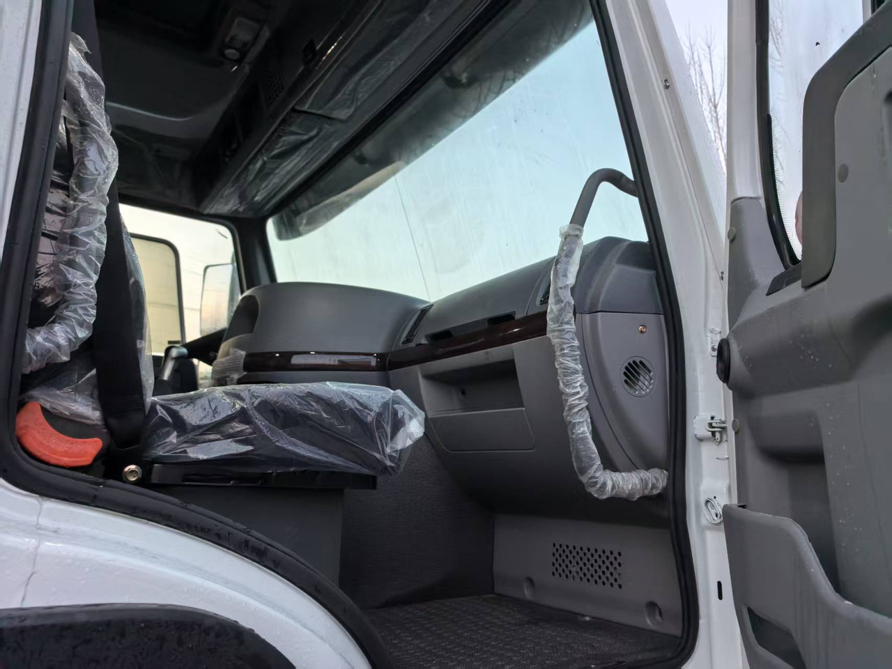 SINOTRUK Howo 6*4 - Volquete camión: foto 3 SINOTRUK Howo 6*4 - Volquete camión: foto 3