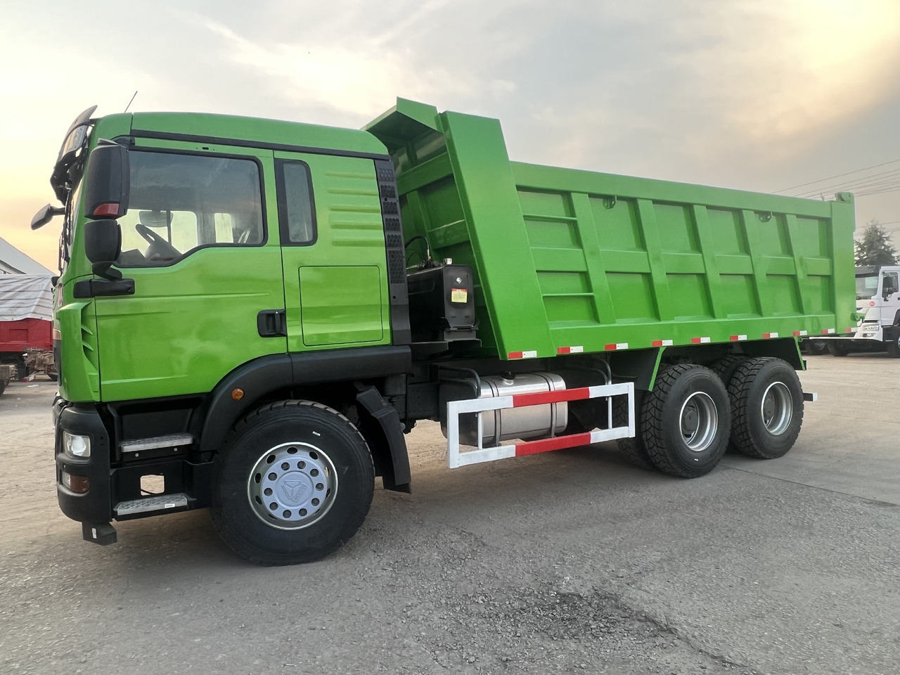SINOTRUK TX 6x4 - Volquete camión: foto 5 SINOTRUK TX 6x4 - Volquete camión: foto 5