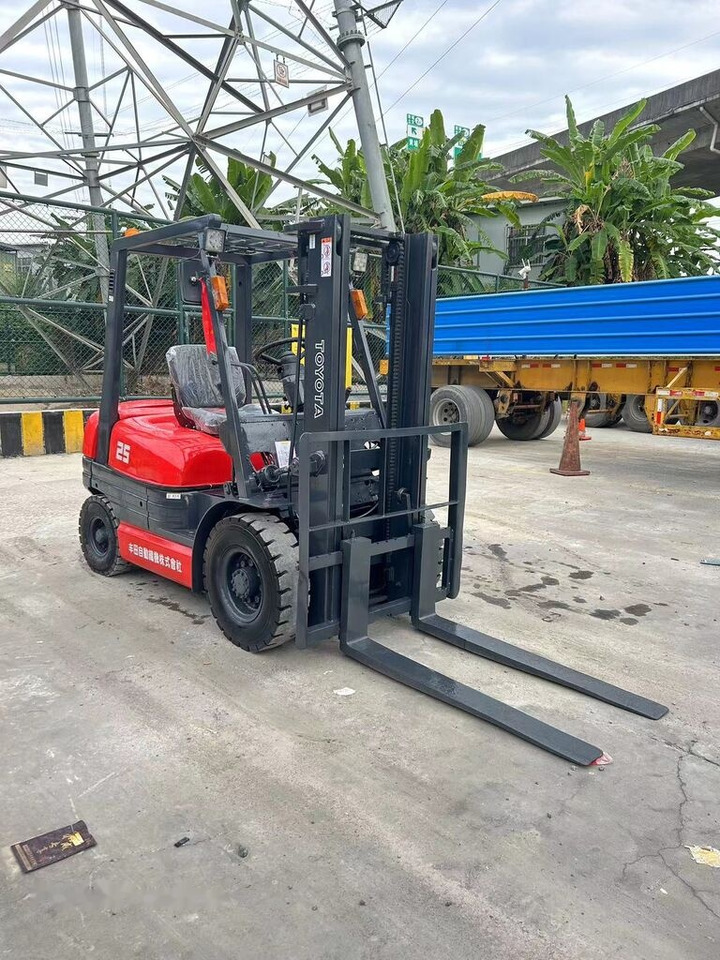 Toyota FD25 - Carretilla elevadora diésel: foto 2 Toyota FD25 - Carretilla elevadora diésel: foto 2